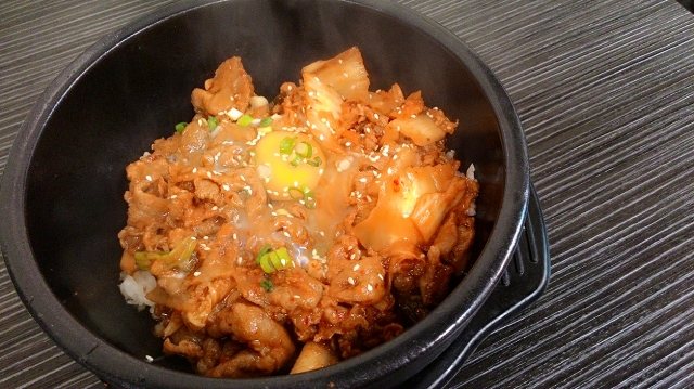 花蓮．百鋒正宗韓國傳統料理-韓國泡菜炒肉飯(牛, 豬)